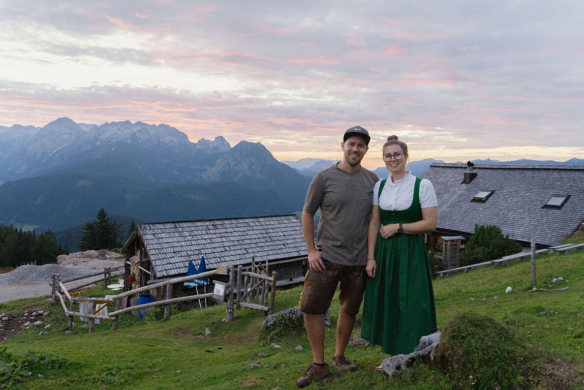 Die Heimatleuchten-Sendung Sommer am Dachstein erreichte mit den Protagonisten Tina Schumacher und Stephan Weiland 7,9 % und im Schnitt 157.000 Zusehern 